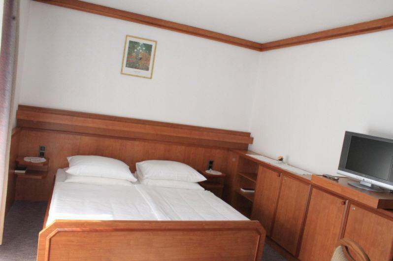 Gasthof Gerhart Perchtoldsdorf Bilik gambar