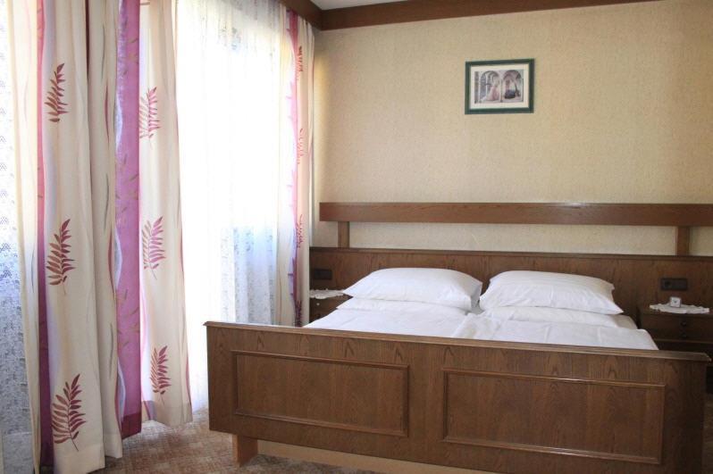 Gasthof Gerhart Perchtoldsdorf Bilik gambar